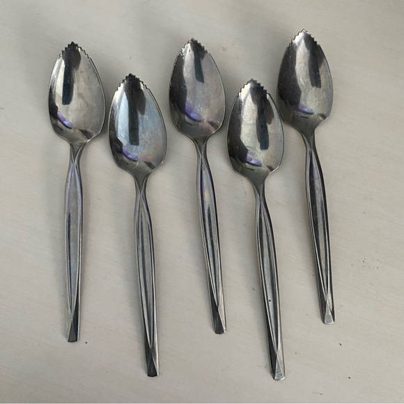 WM Rogers Grapefruit Spoons - Picture 2 of 5